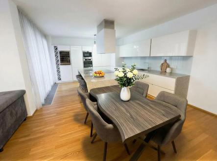 Pronájem bytu, 4+kk, 117 m²