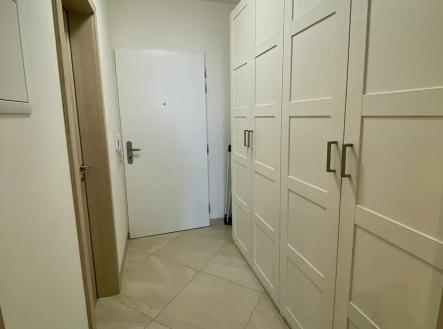 Pronájem bytu, 1+kk, 32 m²