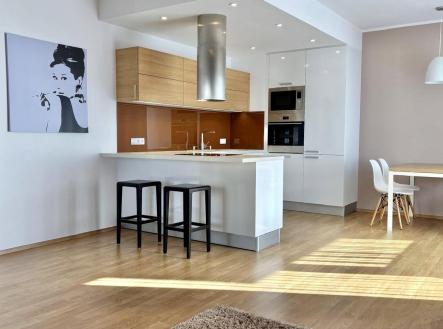 Pronájem bytu, 2+kk, 66 m²