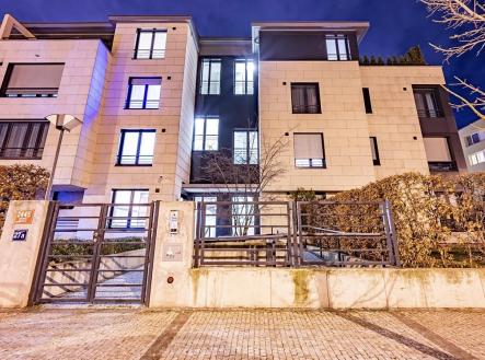 Pronájem bytu, 3+kk, 91 m²
