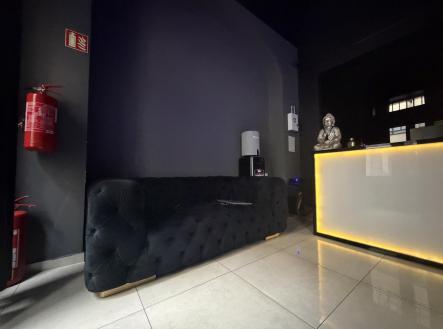 Pronájem obchodní prostory, 140 m²