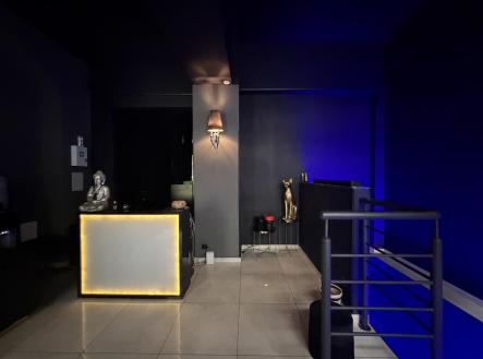 Pronájem obchodní prostory, 140 m²