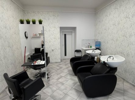 Prodej vybaveného komerčního prostoru 28 m², Kovářská 12, Praha 9
