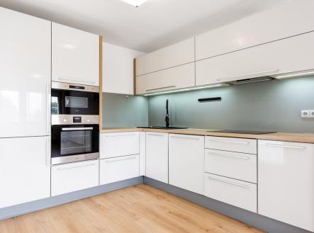 Pronájem bytu, 3+kk, 63 m²