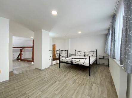 Pronájem bytu, atypický, 55 m²