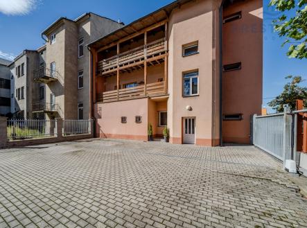 Prodej nájemního domu, 288 m²