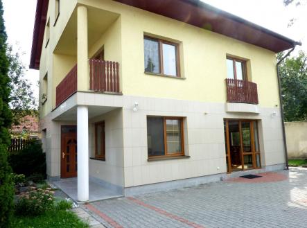 Pronájem domu/vily, 230 m²