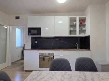 Pronájem bytu, 1+kk, 37 m²