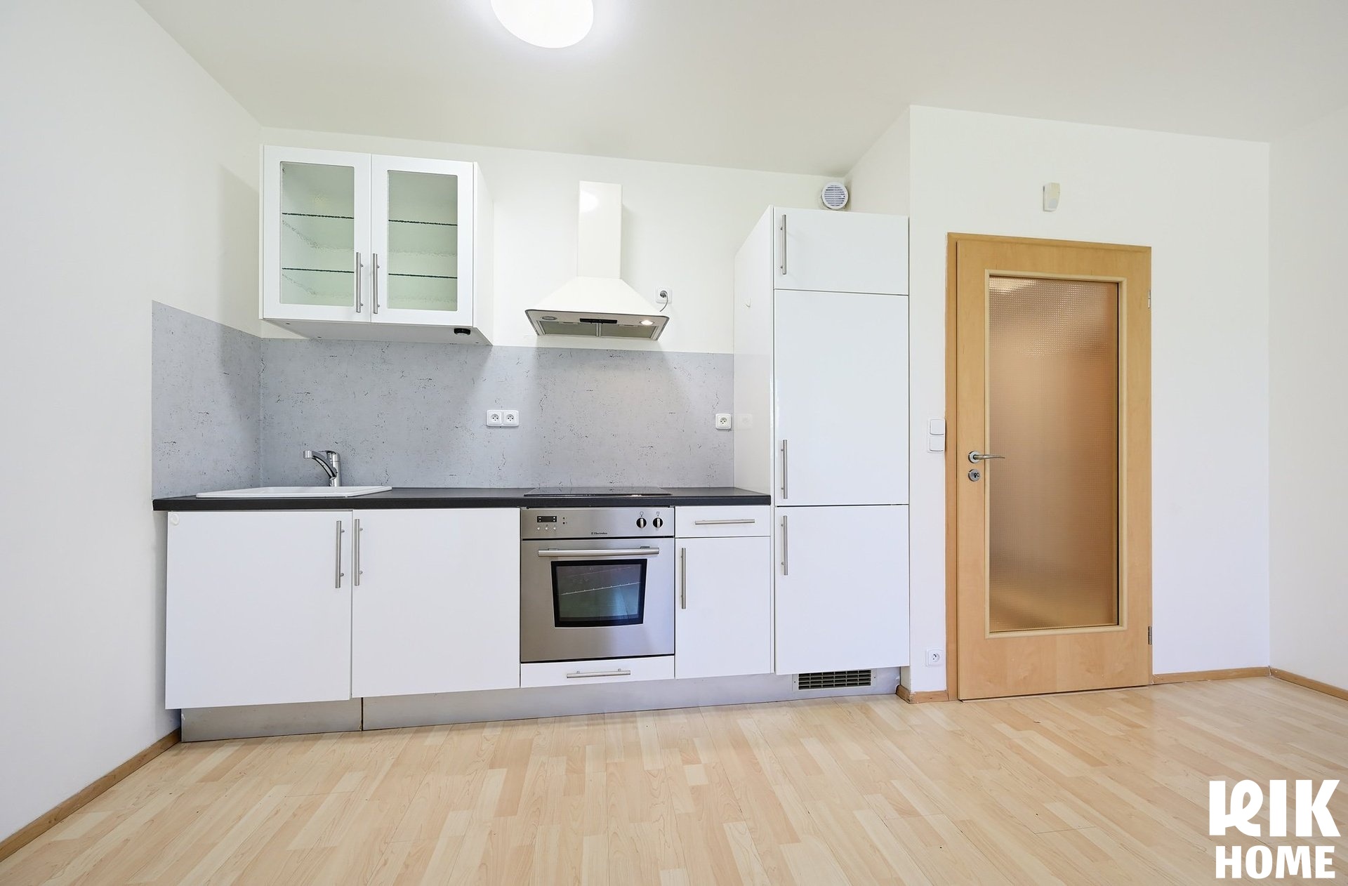 prodej-bytu-1-kk-39-m2-praha-prosek-dsc-5919-00001and3more-fusion-interior-824e59