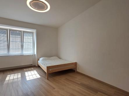 Pronájem bytu, 1+kk, 27 m²