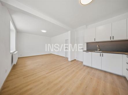 Pronájem bytu, 3+kk, 85 m²