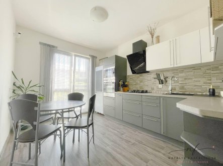 Pronájem bytu, 2+1, 65 m², Ostrov – náhled fotky 2