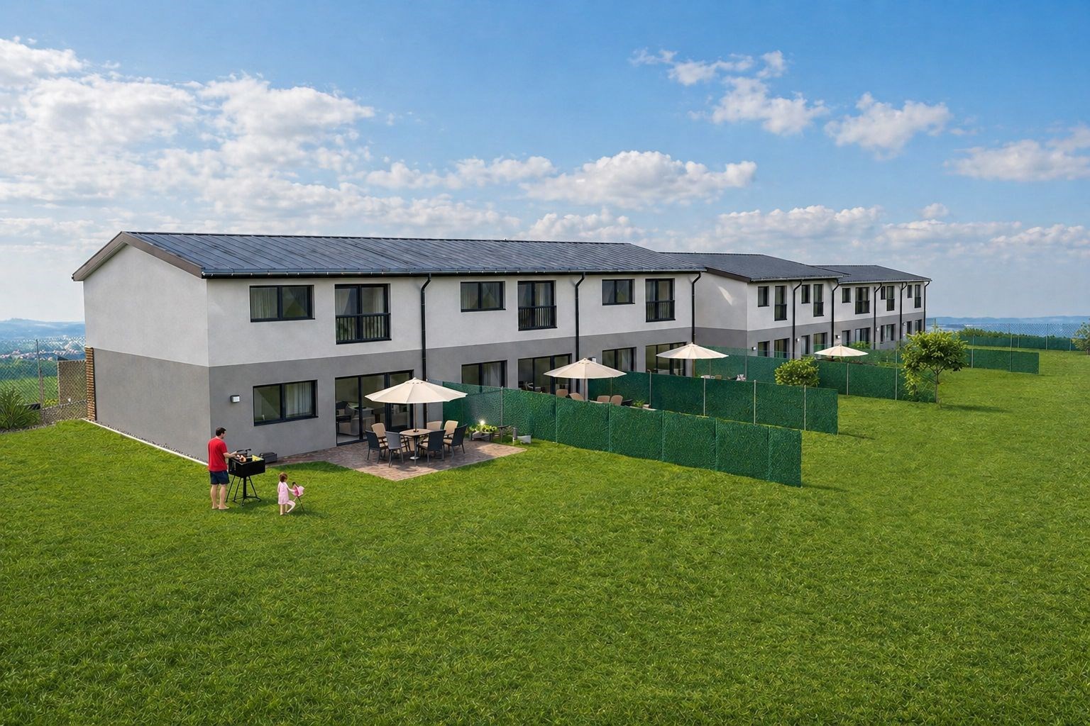 Moderní řadový dům s velkou zahradou, terasou a moderní fasádou; ideální pro rodinné bydlení na klidném místě s krásným výhledem.