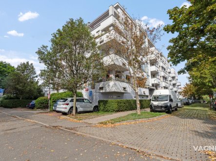 Pronájem bytu 3+kk, 96 m², se dvěma terasami 31 m², ulice Novostrašnická, Praha 10