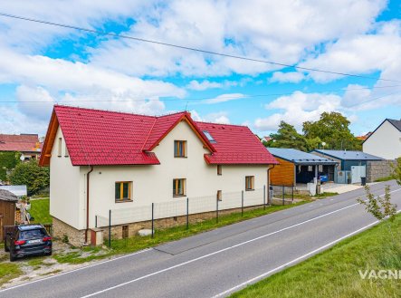Prodej krásného rodinného domu v obci Bubovice, okres Beroun