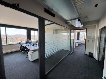 Pronájem kanceláře, 240 m²