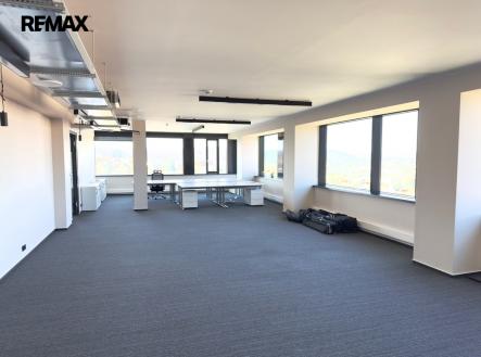 Pronájem kanceláře, 240 m²
