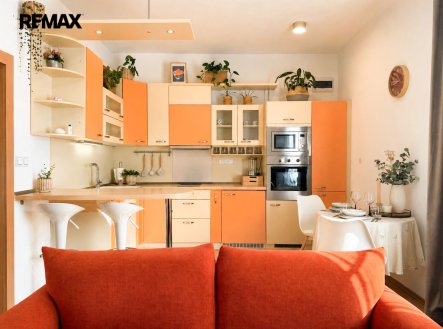 Pronájem kompletně vybaveného bytu 2+kk, 46 m² - uzavřený komplex Rustical