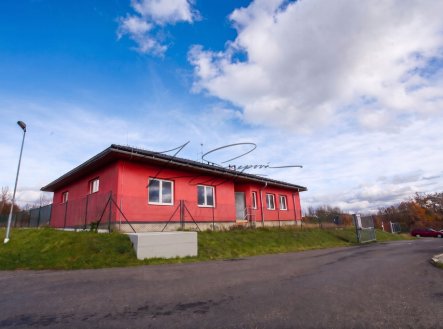 Pronájem komerčního objektu se zázemím a rozsáhlým pozemkem – Strakonice, Heydukova