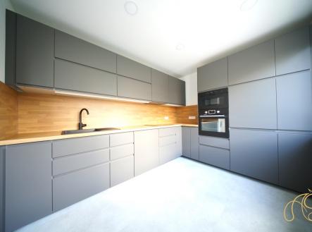 Pronájem bytu, 2+1, 57 m²
