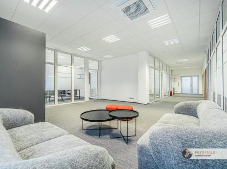 Pronájem kanceláře, 258 m²
