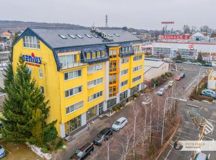 Pronájem kanceláře, 240 m²