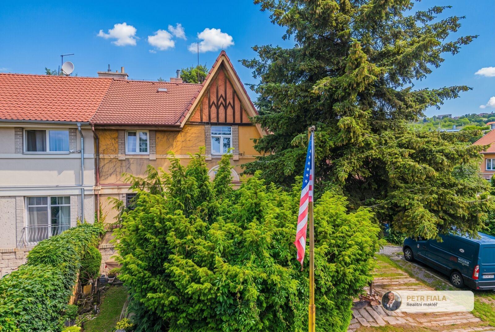 Výjimečná prvorepubliková vila od architektů Freiwalda a Böhma na prestižní adrese v Praze