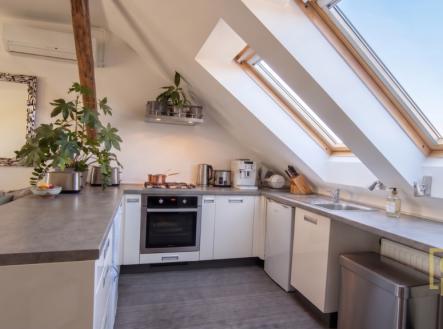 Pronájem bytu, 1+kk, 88 m²
