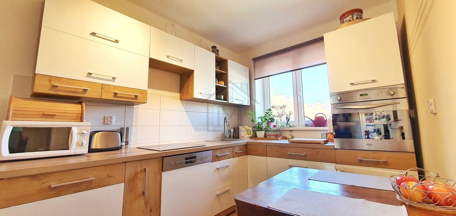 Lovosice - pronájem bytu 3+1, dva sklepy