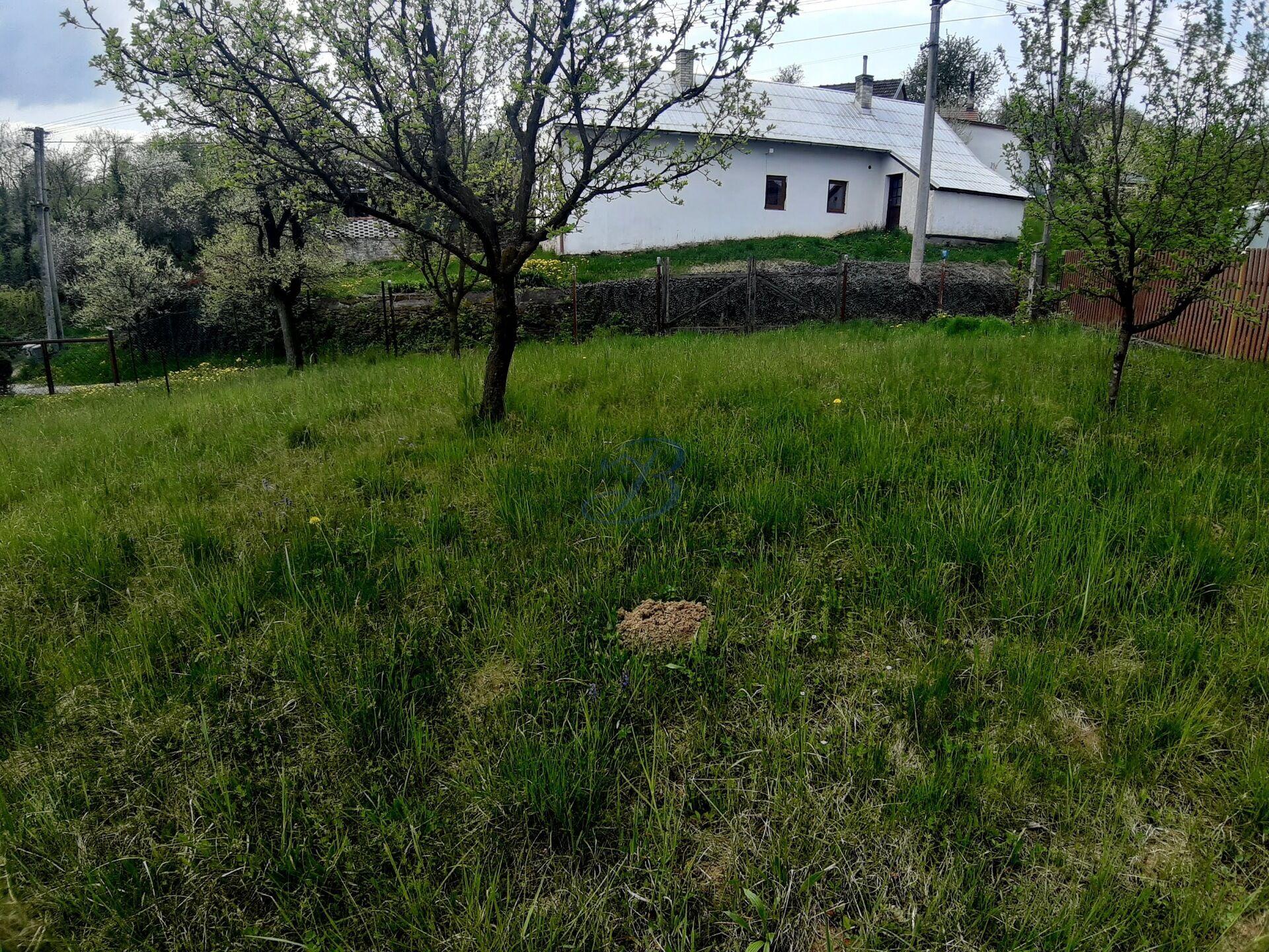 Prodej stavebního pozemku o velikosti  681m2 v obci Komňa