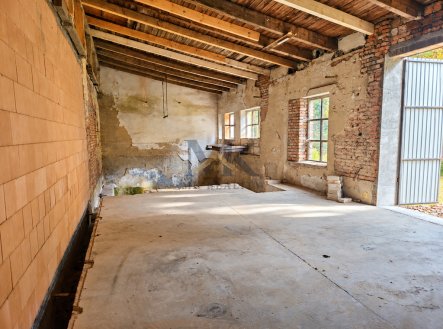 Pronájem skladu, 83 m²