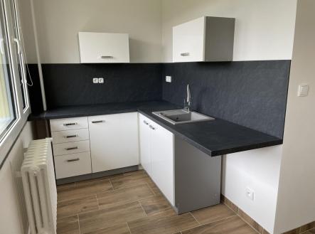 Pronájem bytu, 1+kk, 28 m² obrázek