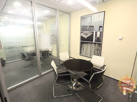 Pronájem kanceláře, 420 m²