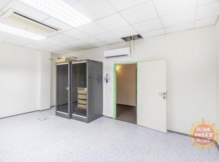 Pronájem kanceláře, 400 m²