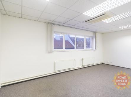 Pronájem kanceláře, 417 m²