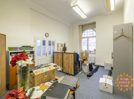 Pronájem kanceláře, 275 m²