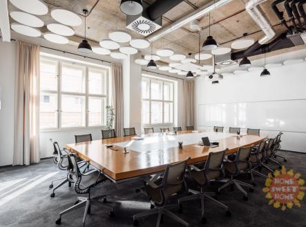 Pronájem kanceláře, 1 750 m²