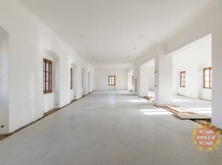 Prodej - hotel, 1 761 m²