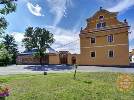 Prodej hotel, 1 761 m² obrázek