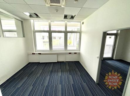 Pronájem kanceláře, 650 m²