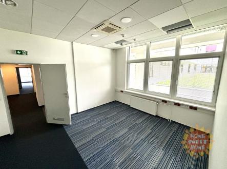 Pronájem kanceláře, 650 m²