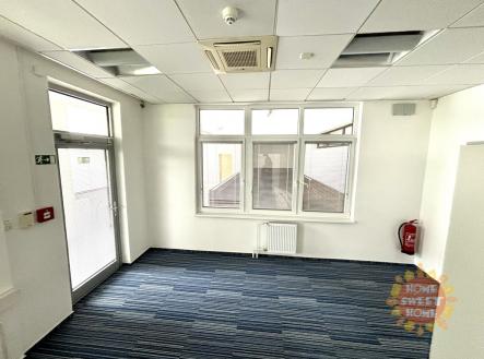 Pronájem kanceláře, 650 m²