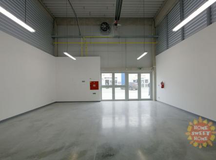 Pronájem - obchodní prostor, 330 m²