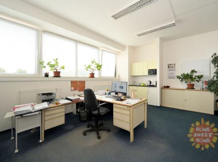 Pronájem - kanceláře, 72 m²