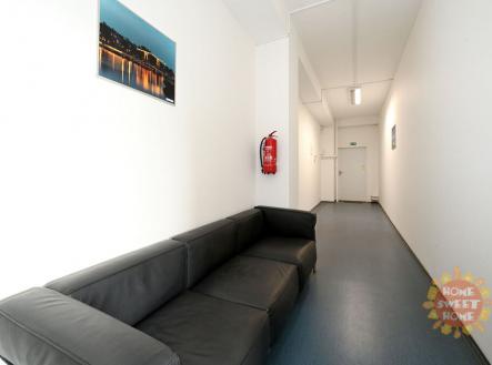 Pronájem - kanceláře, 72 m²