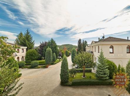 Pronájem domu/vily, 243 m²