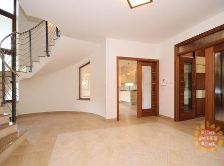 Pronájem - dům/vila, 400 m²