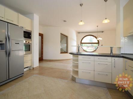 Pronájem - dům/vila, 400 m²