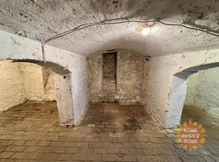 Pronájem - skladovací prostor, 68 m²