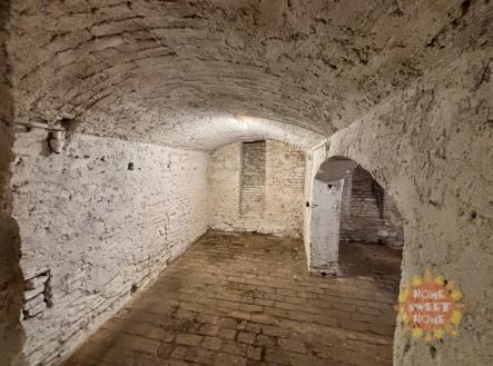 Pronájem - skladovací prostor, 68 m²